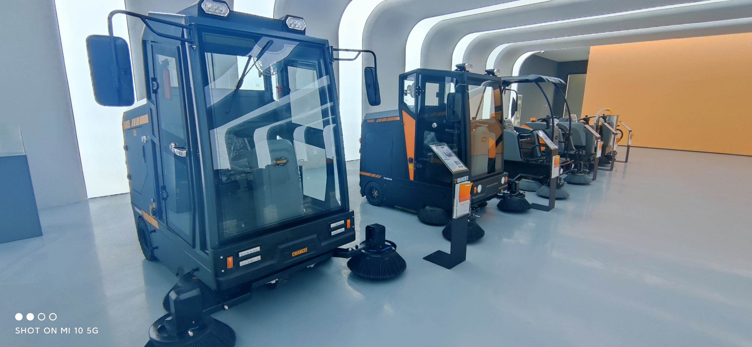 物業小區使用掃地機廠家的掃地機會是什么體驗？